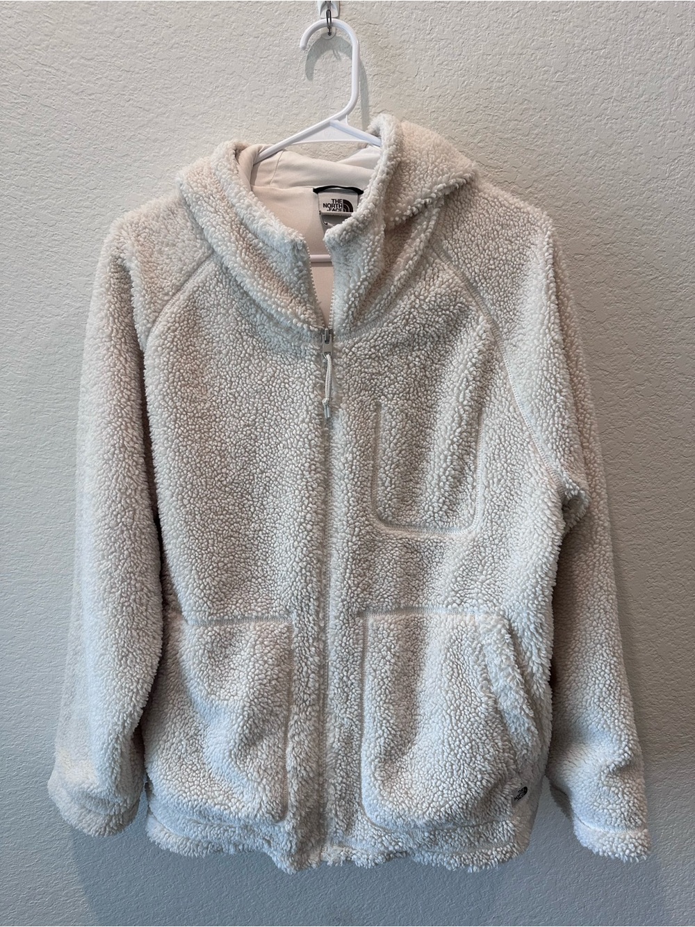 The North Face Faux-Sherpa Jacket‎ with Hood cream colored